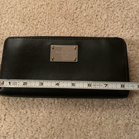 Michael Kors Black Pebble Leather Long Wallet - Like New - Picture 9 of 17